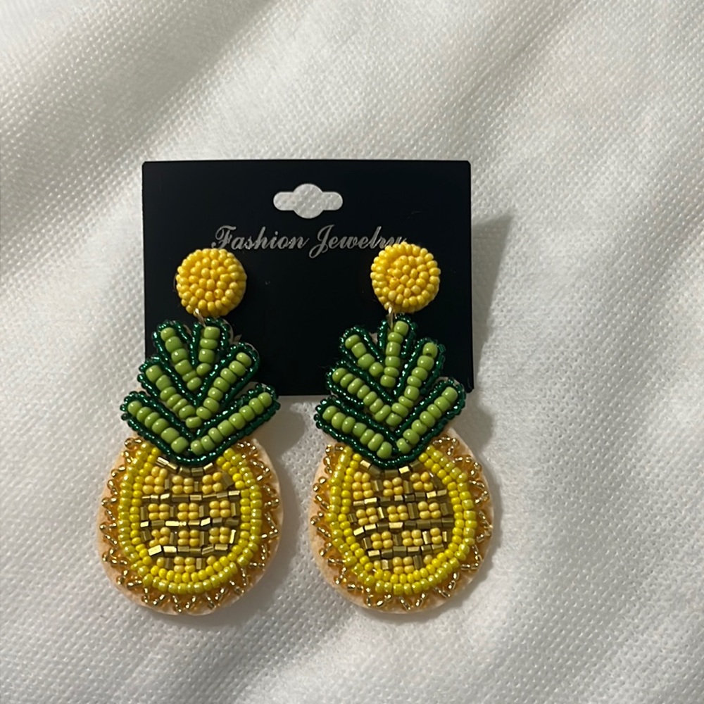 NWT Pineapple Earrings!